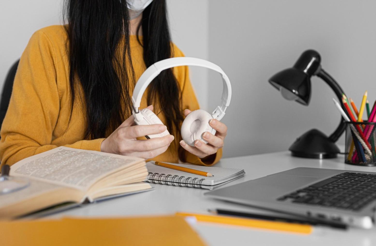 Bureau braventhaliq à Toulouse - équipe de conseillers financiers accueillant des clients